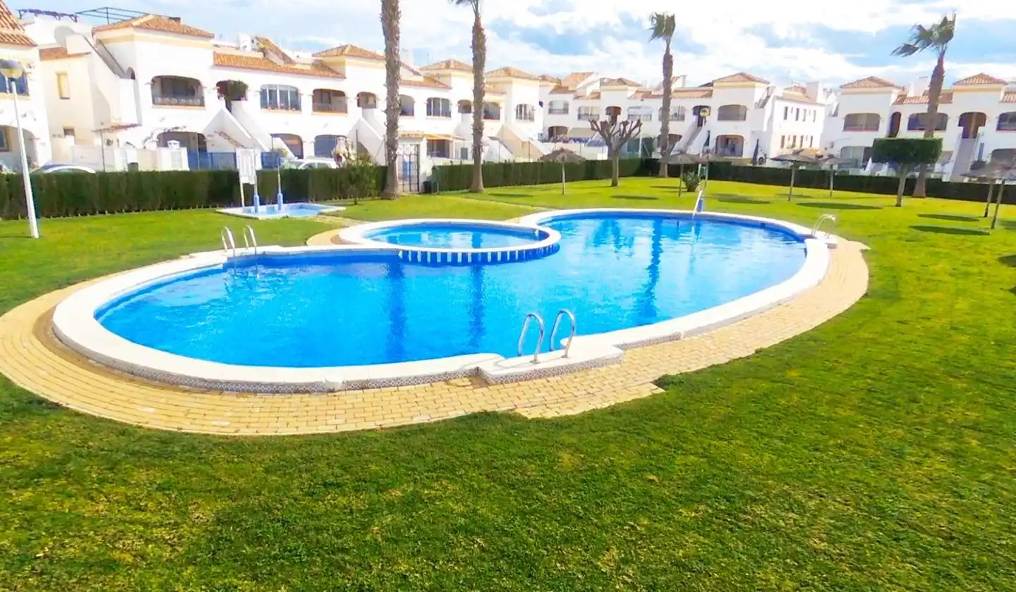 Piscina de Casa adosada en venta en Santa Pola con Terraza, Piscina y Piscina comunitaria