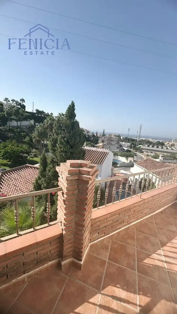 Vista exterior de Casa adosada en venta en Nerja con Jardín privado, Terraza y Piscina comunitaria