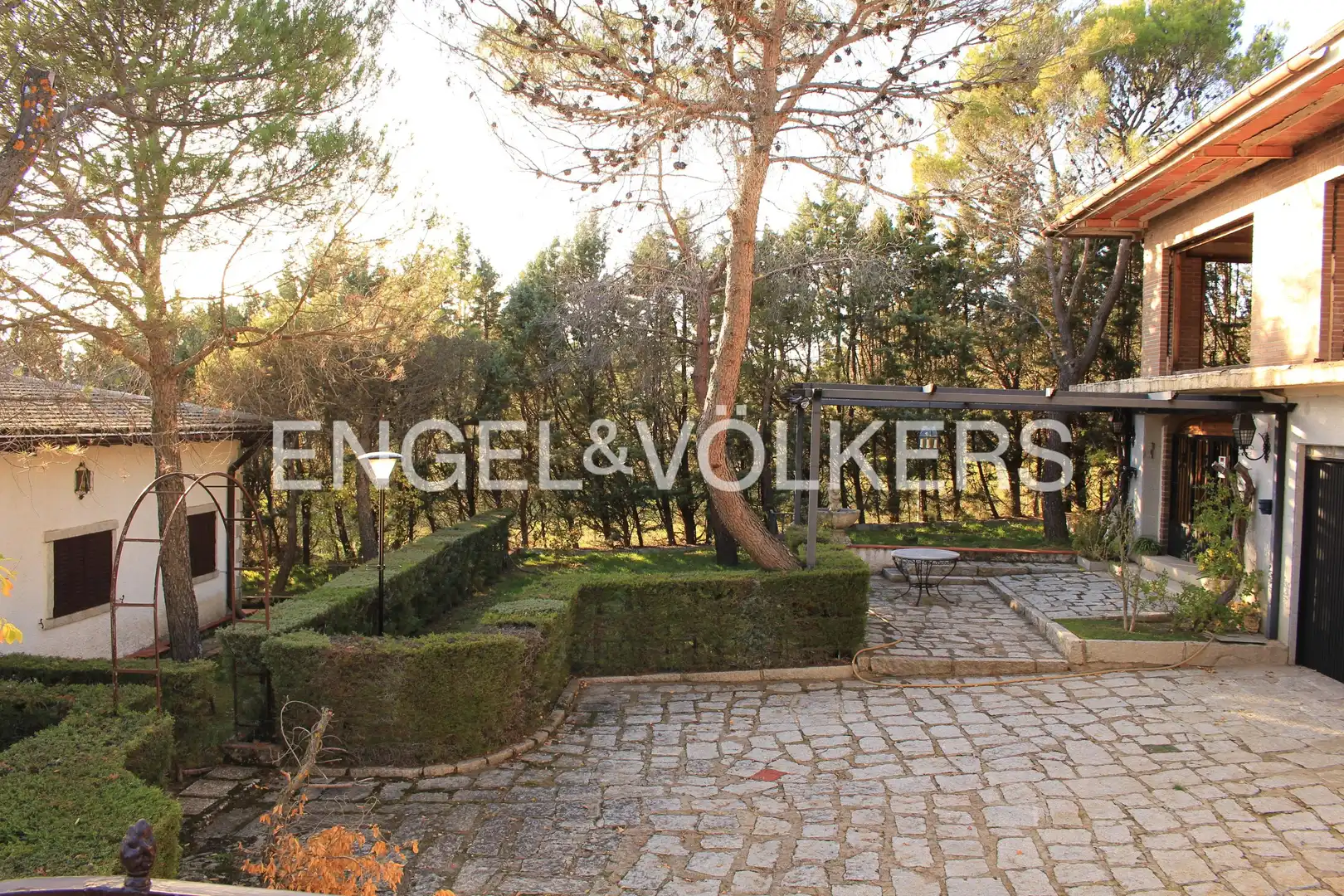 Terraza de Casa o chalet en venta en Cabanillas de la Sierra con Calefacción, Jardín privado y Piscina