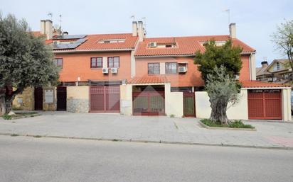 Exterior view of Single-family semi-detached for sale in Valdemoro  with Air Conditioner, Terrace and Balcony