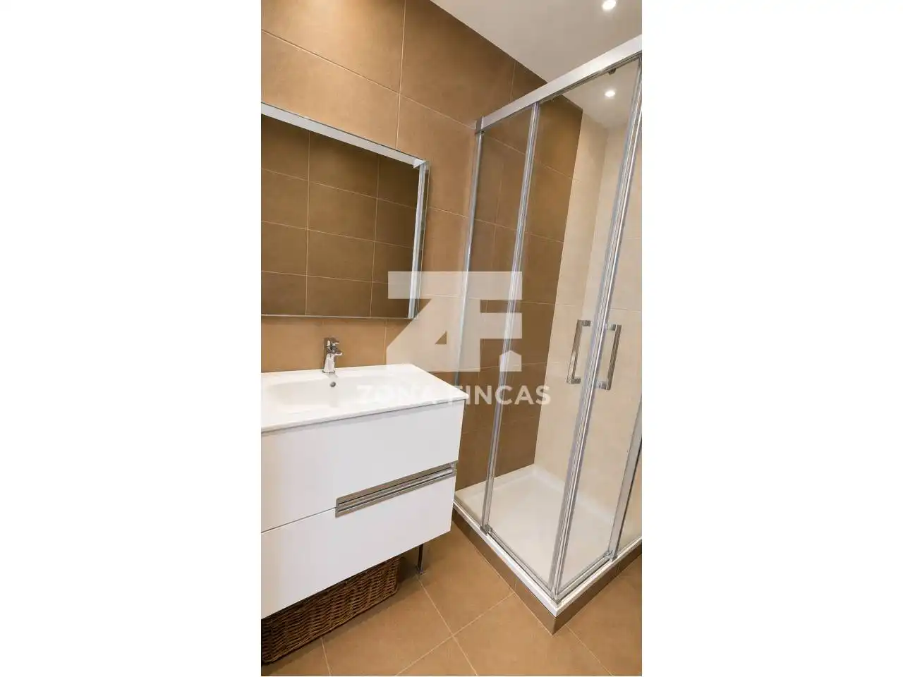 Bathroom of Attic for sale in Badalona  with Air Conditioner, Heating and Parquet flooring