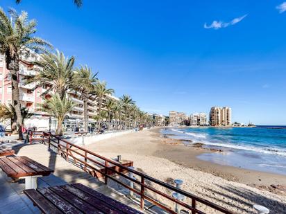 Vista exterior de Pis en venda en Torrevieja amb Aire condicionat i Terrassa