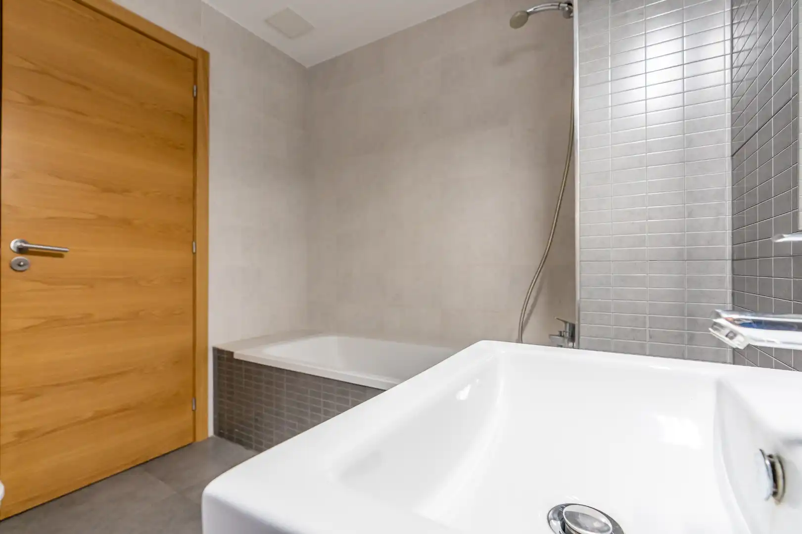 Baño de Piso en venta en Reus con Calefacción, Parquet y Terraza