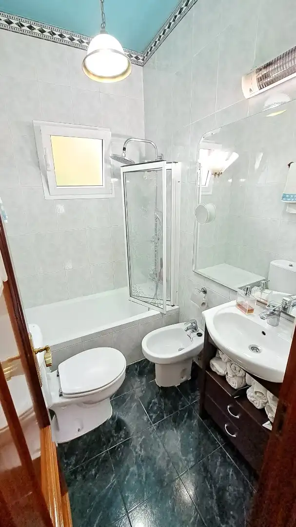 Bany de Casa o xalet en venda en Bilbao  amb Calefacció, Jardí privat i Terrassa