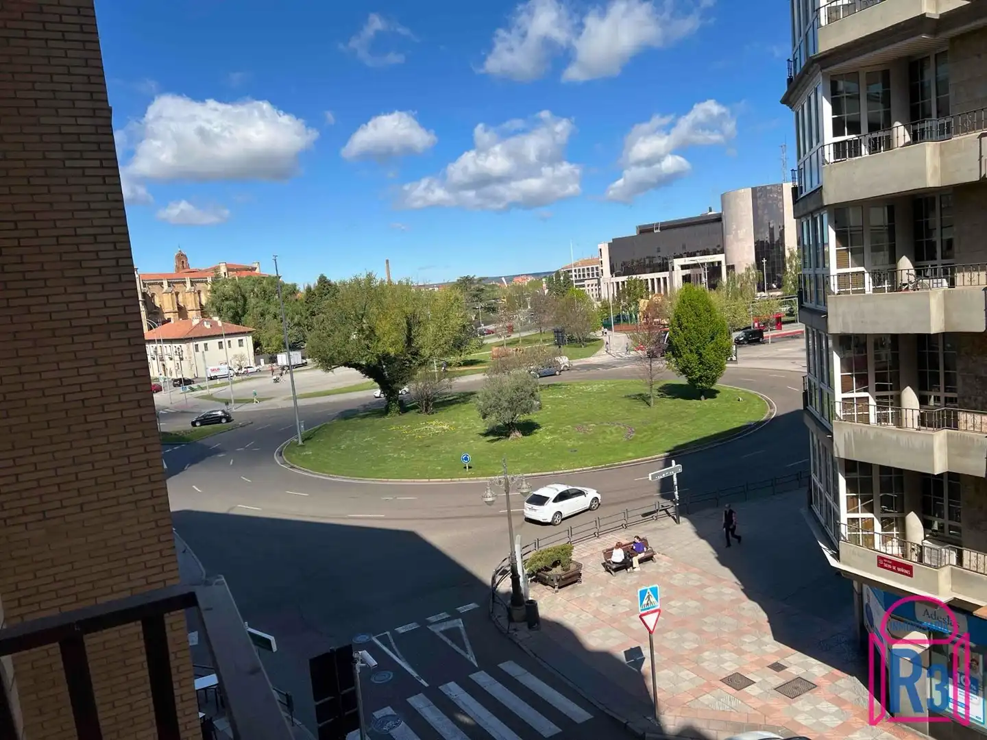 Vista exterior de Piso en venta en León Capital  con Calefacción y Terraza