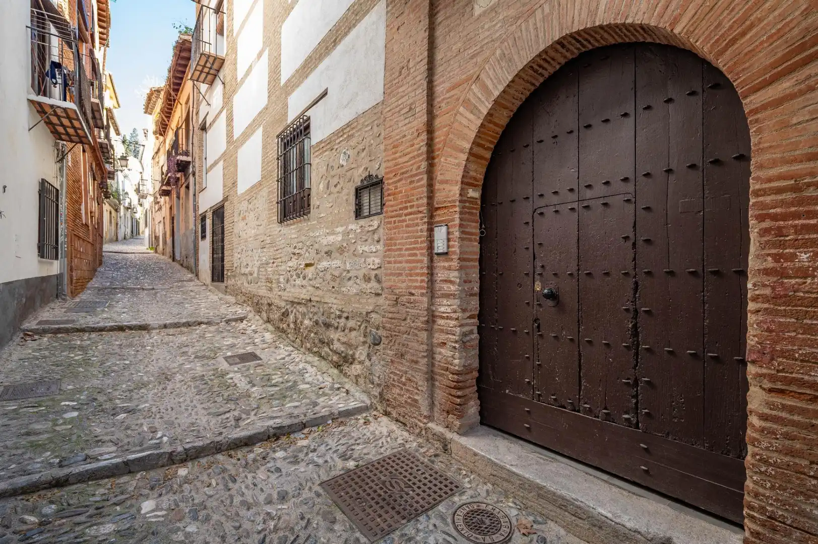 Exterior view of Buildings for sale in Granada