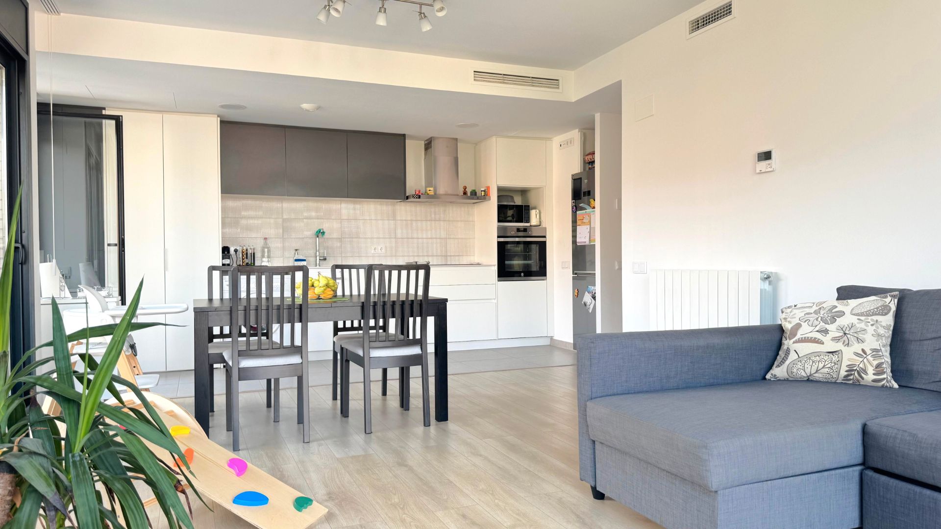 Living room of Flat for sale in Montcada i Reixac  with Air Conditioner, Heating and Parquet flooring