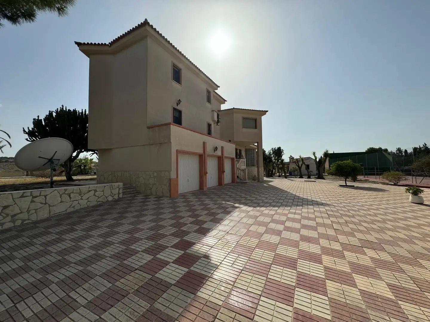 Vista exterior de Casa o xalet en venda en Alicante / Alacant amb Calefacció, Jardí privat i Terrassa