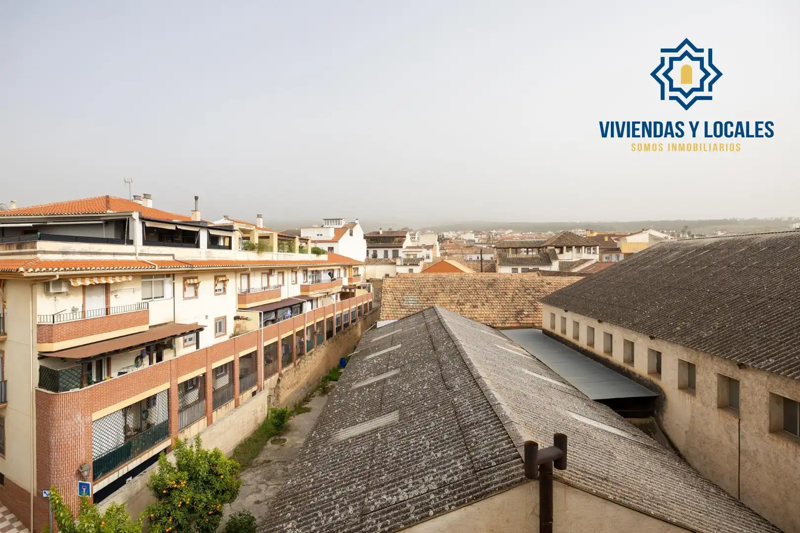 Vista exterior de Piso en venta en La Zubia con Calefacción y Balcón