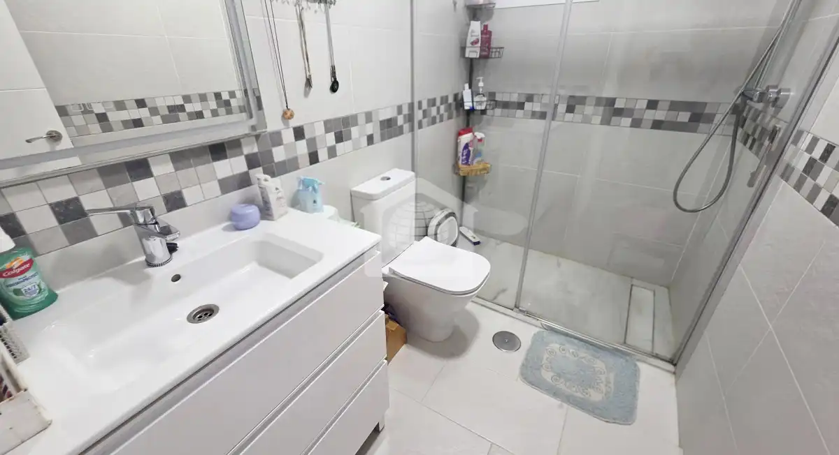 Bany de Apartament en venda en Marbella amb Aire condicionat i Terrassa