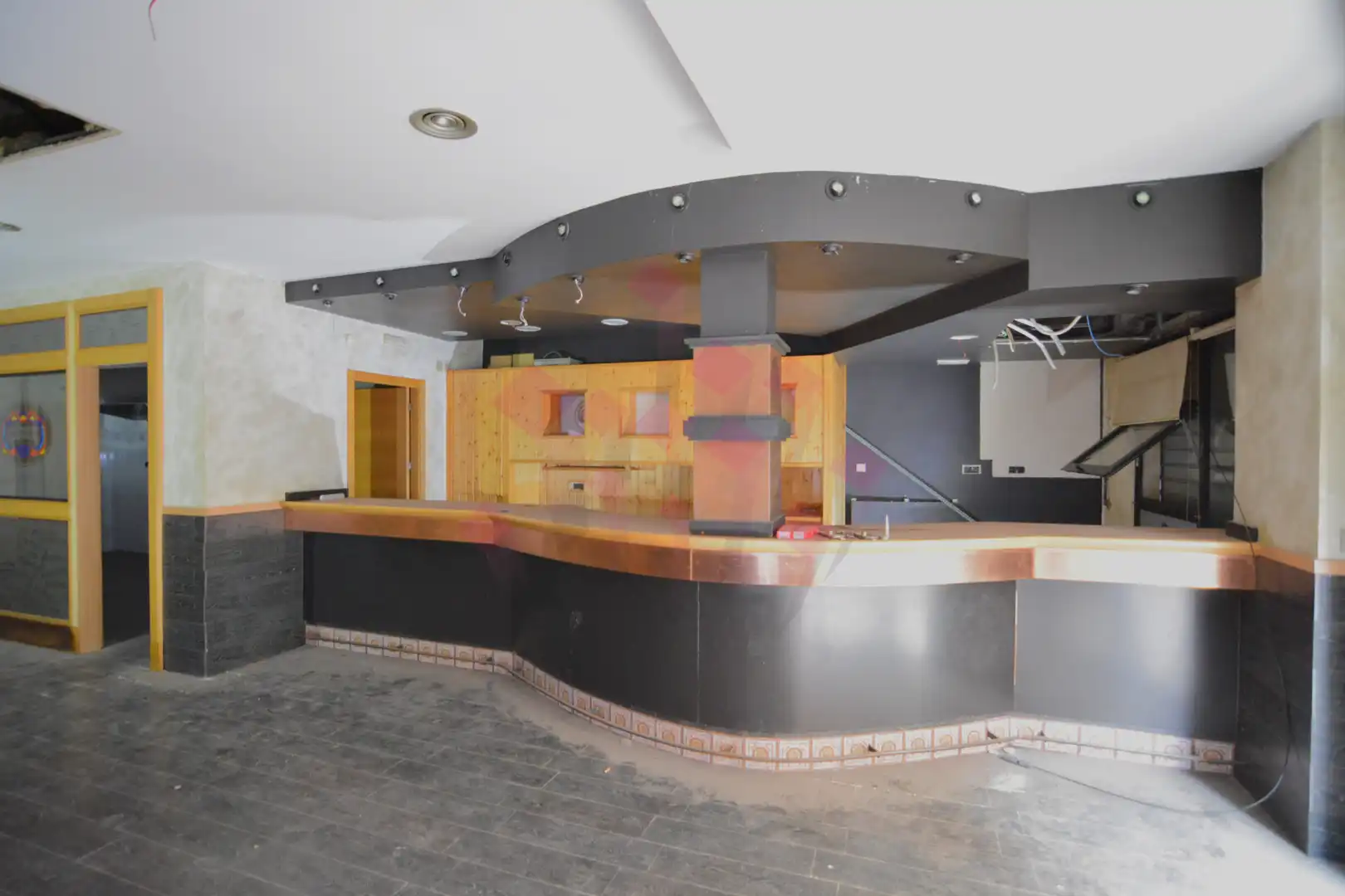 Local comercial en venta en Calle Montesa 4, imagen 2