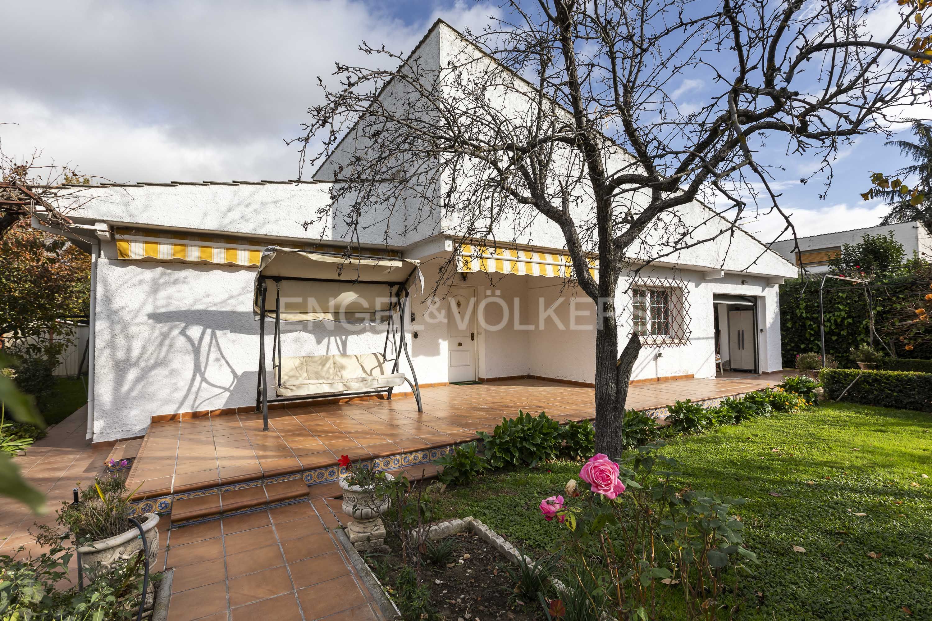 Exterior view of House or chalet for sale in Talamanca de Jarama  with Air Conditioner and Heating