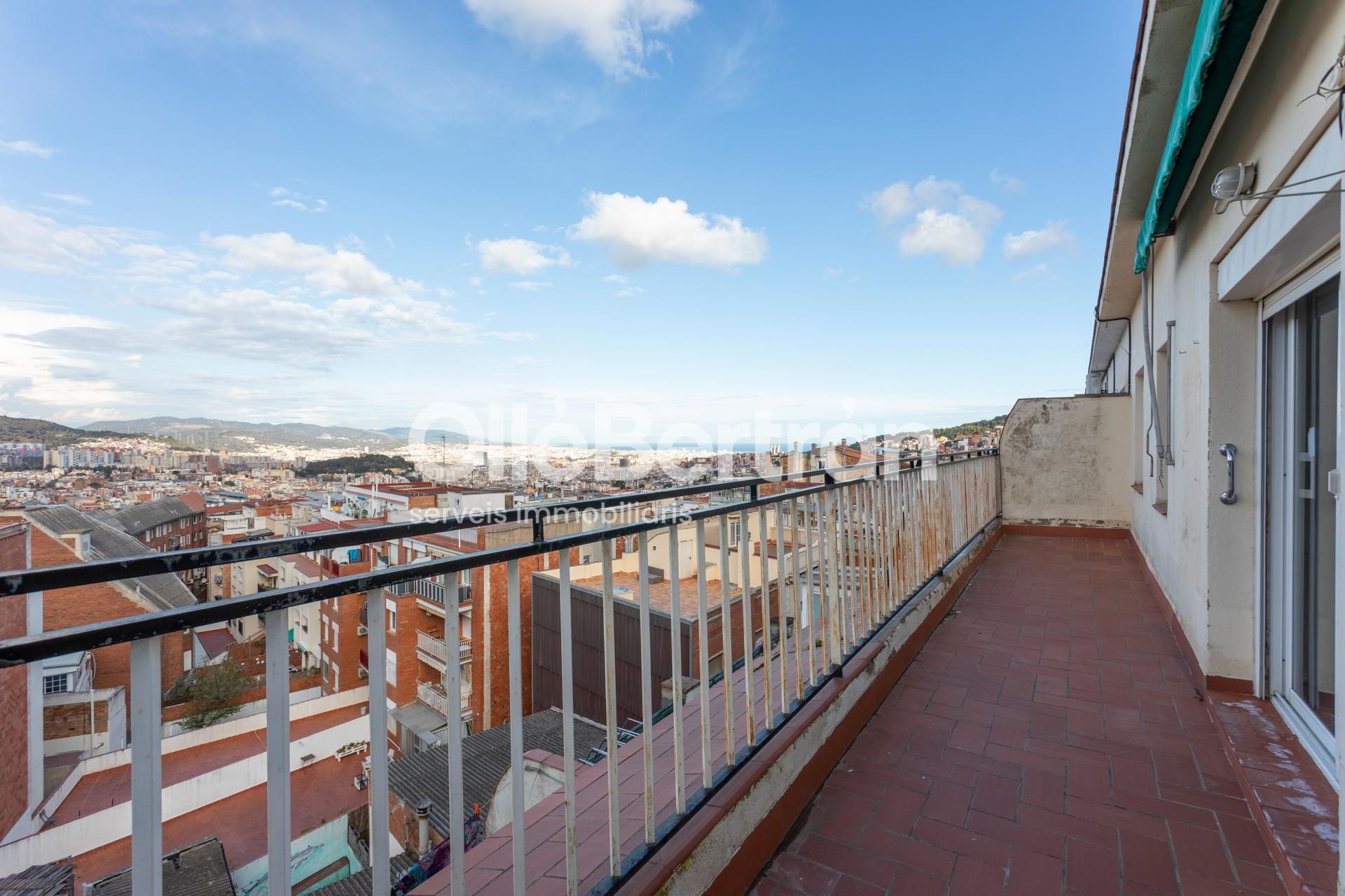 Vista exterior de Ático en venta en  Barcelona Capital con Calefacción