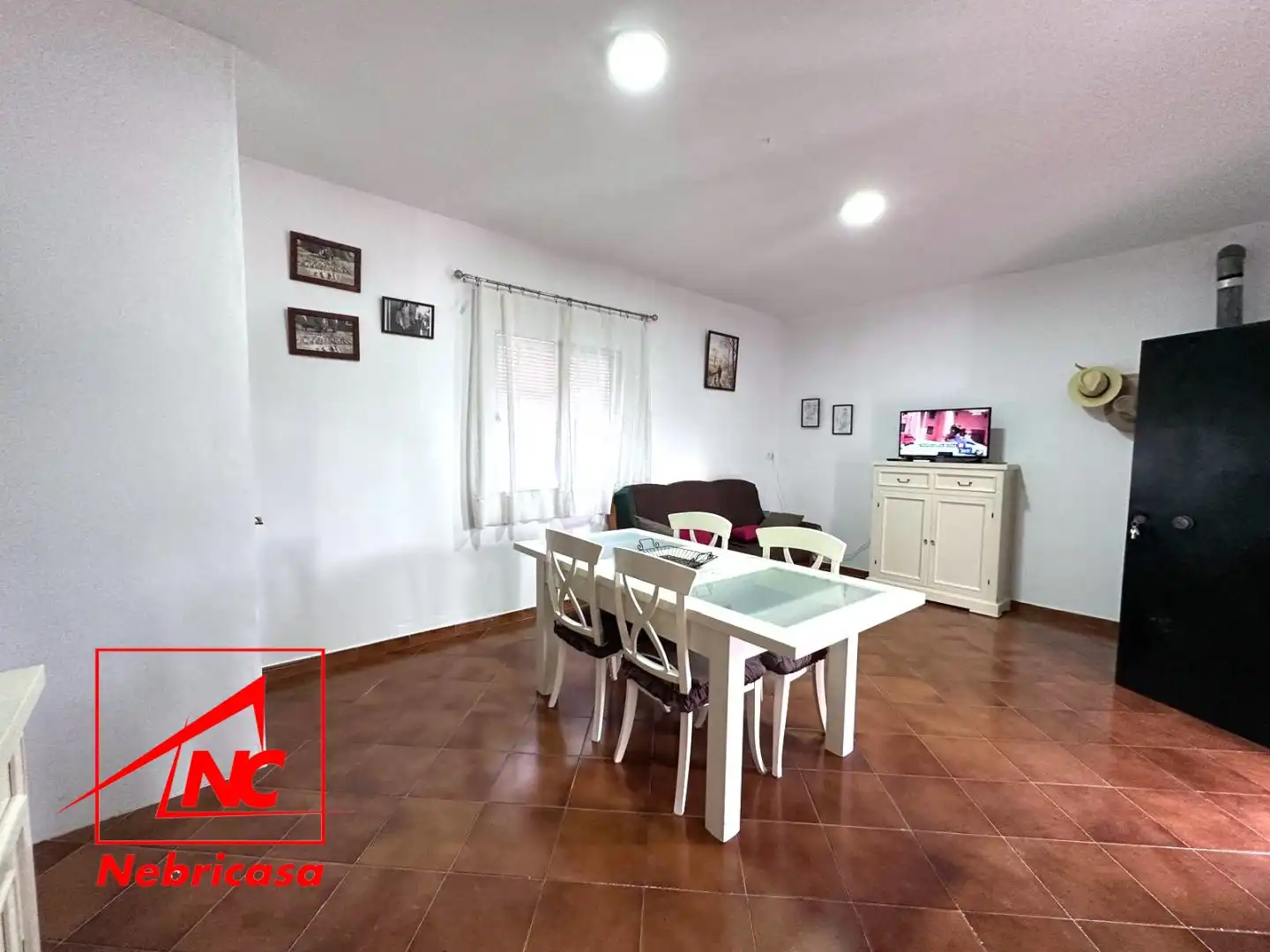 Sala d'estar de Finca rústica en venda en Lebrija amb Aire condicionat i Moblat