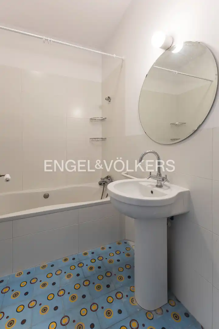 Baño de Piso de alquiler en Madrid con Calefacción, Parquet y Balcón