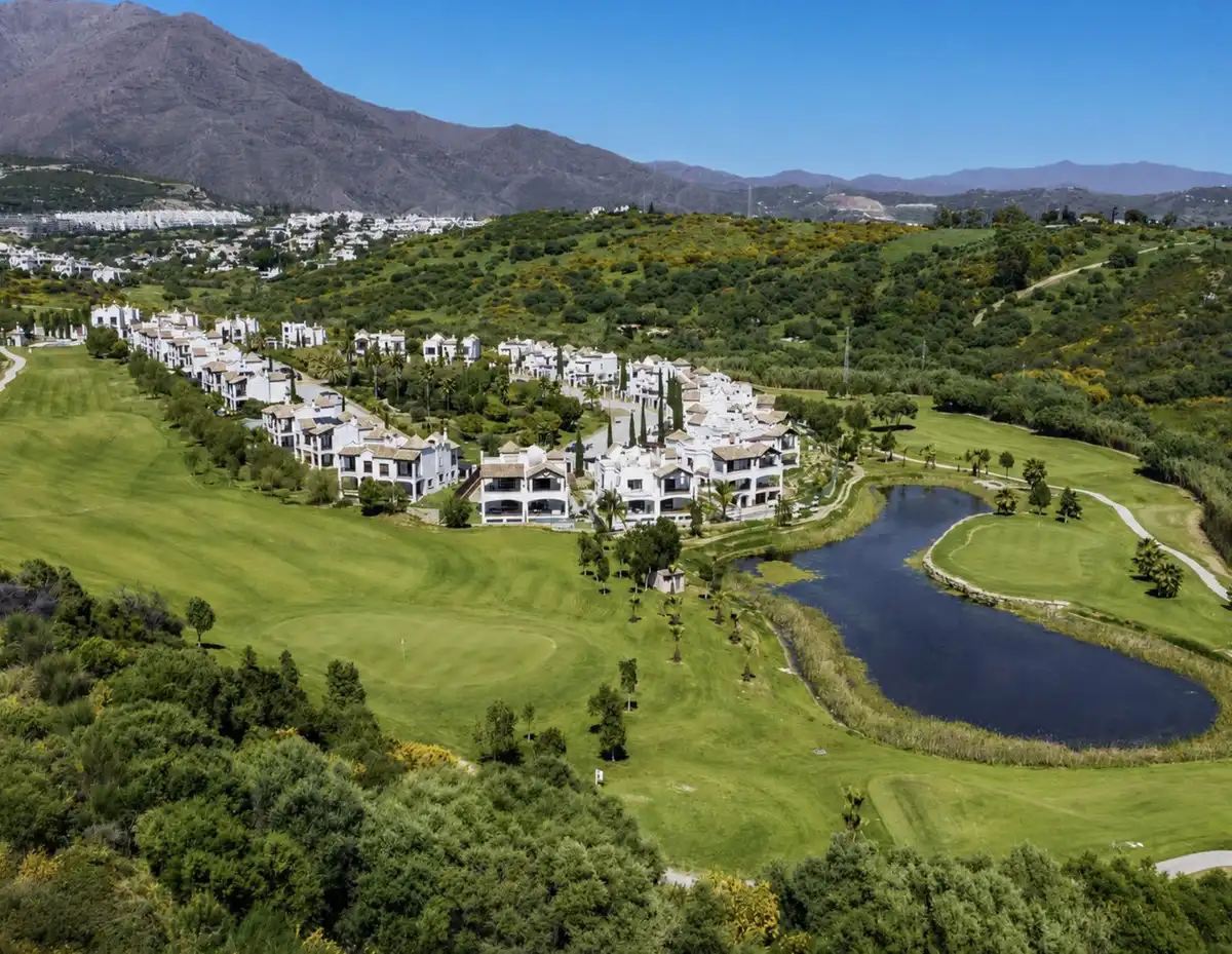 Vista exterior de Casa o chalet en venta en Estepona con Aire acondicionado, Jardín privado y Terraza