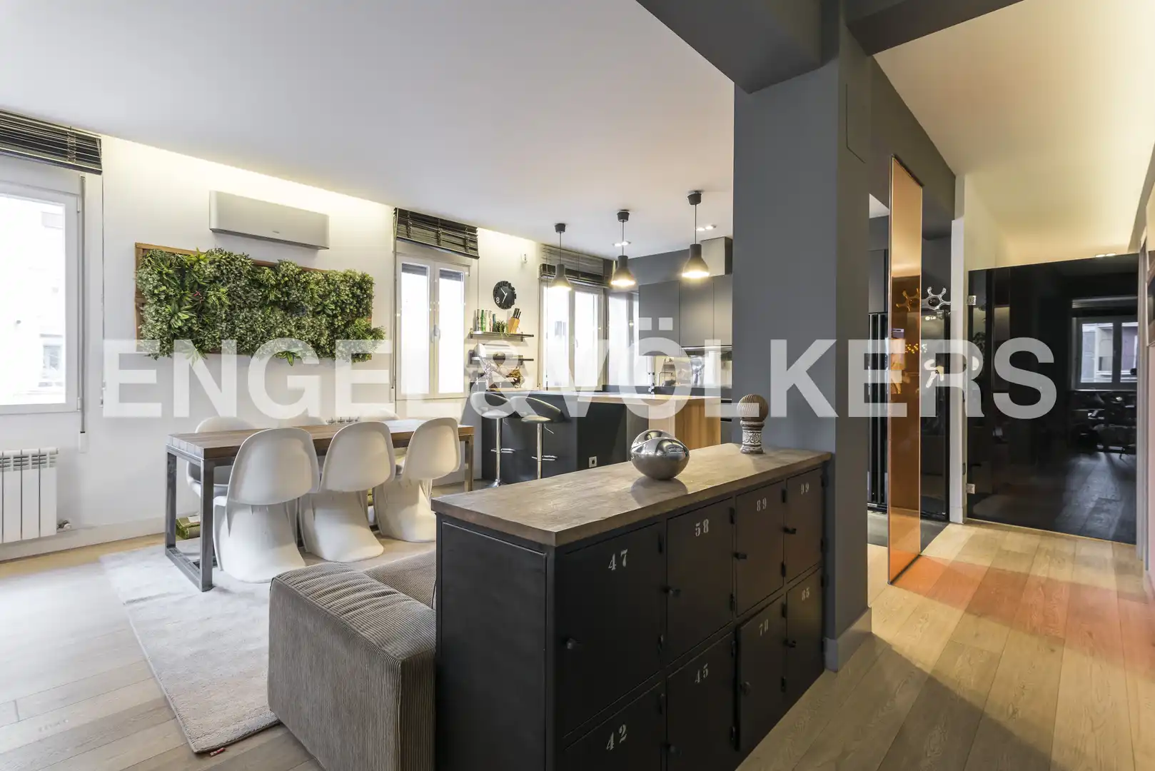 Living room of Flat for sale in Madrid  with Air Conditioner, Heating and Parquet flooring