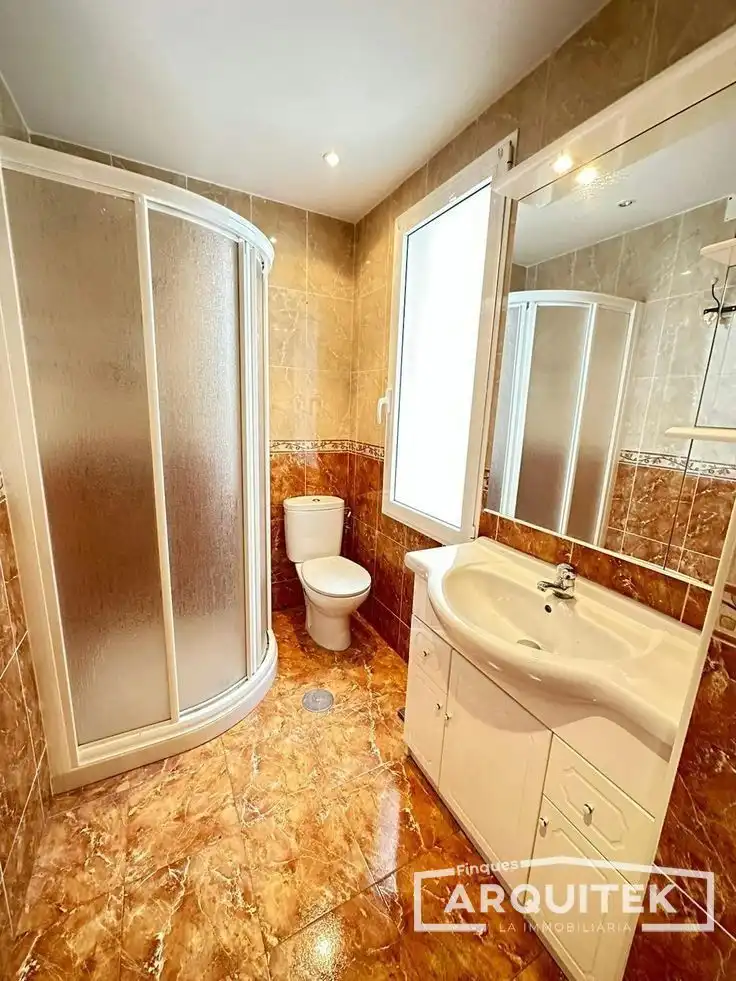 Baño de Casa adosada en venta en Torrefarrera con Aire acondicionado, Calefacción y Jardín privado