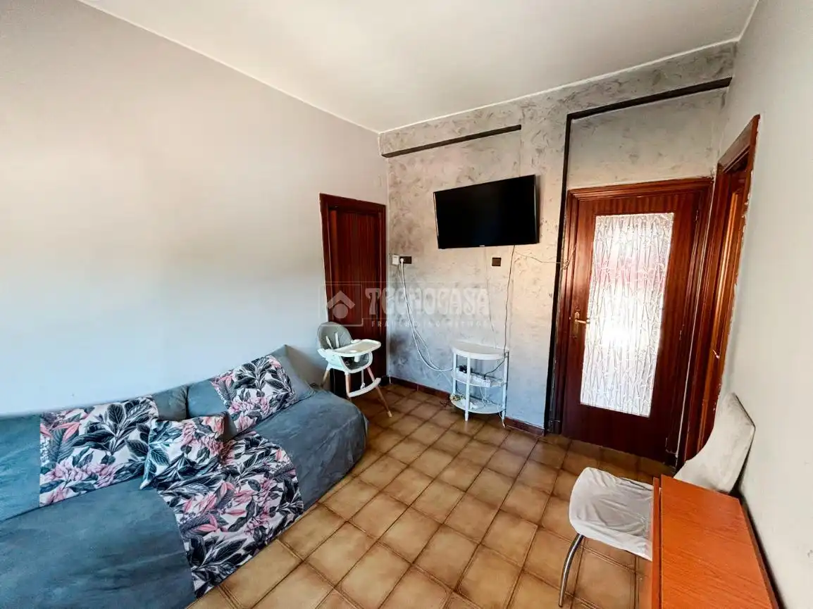 Living room of Flat for sale in Zaragoza  with Furnished and Balcony