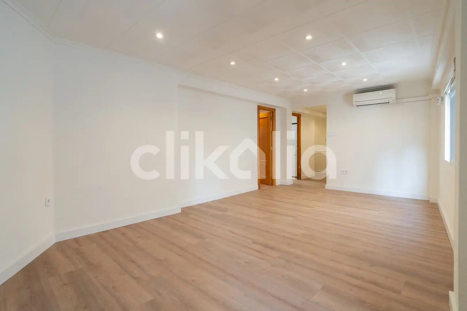 Flat for rent in Torrent  with Air Conditioner and Terrace
