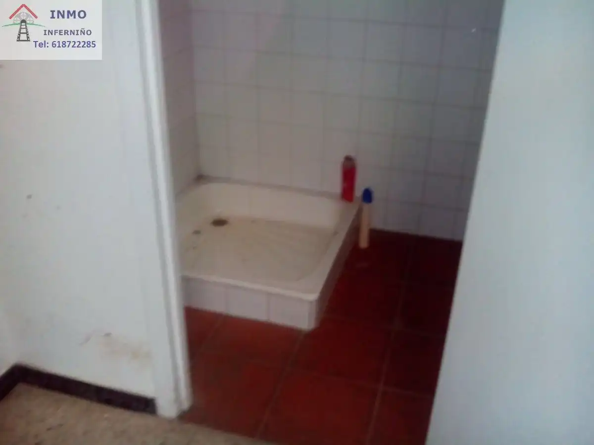 Badezimmer von Fabrikhallen zur Miete in Santa Comba