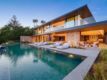 Chalet con balcón en venta en Urbanizacion el Herrojo 108