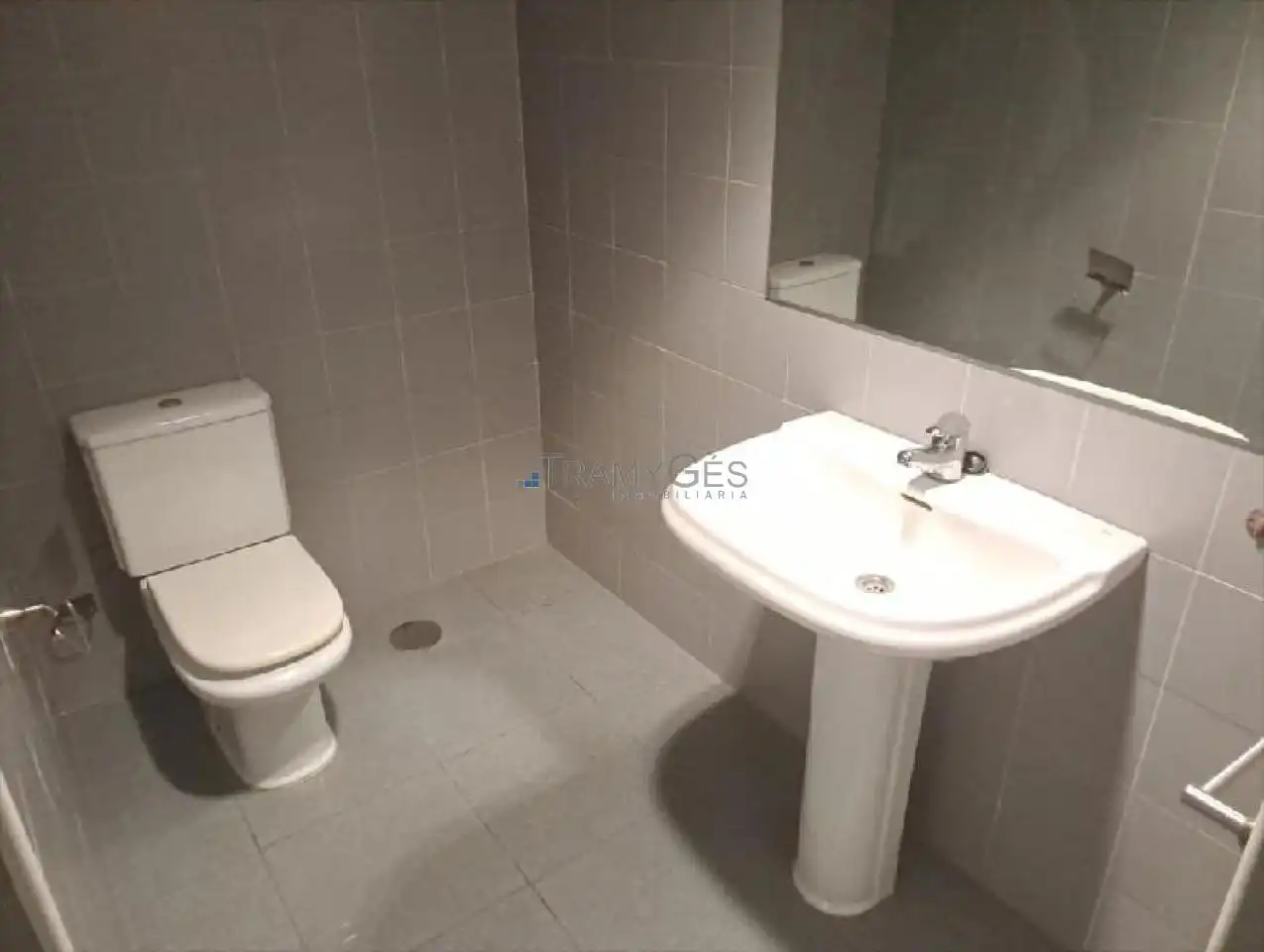 Badezimmer von Geschaftsraum zur Miete in Tomiño mit Klimaanlage