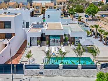 Detached house with pool for sale in Pueblo Español - Coveta Fumá