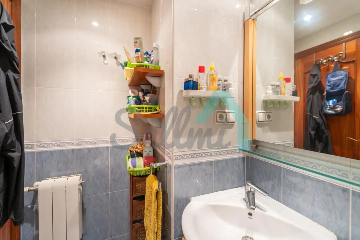 Bathroom of Flat for sale in Oviedo   with Heating, Parquet flooring and Storage room