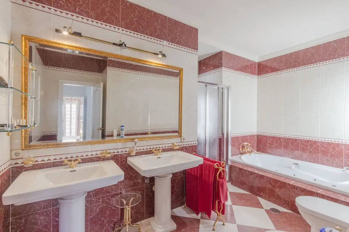 Bathroom of Houses for sale in Benalmádena  with Air Conditioner, Private garden and Terrace