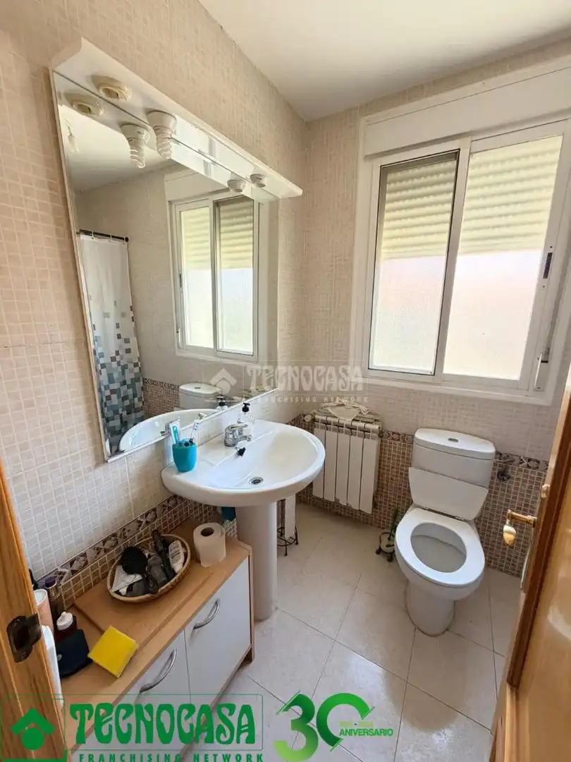 Baño de Casa adosada en venta en Albarreal de Tajo con Aire acondicionado y Jardín privado