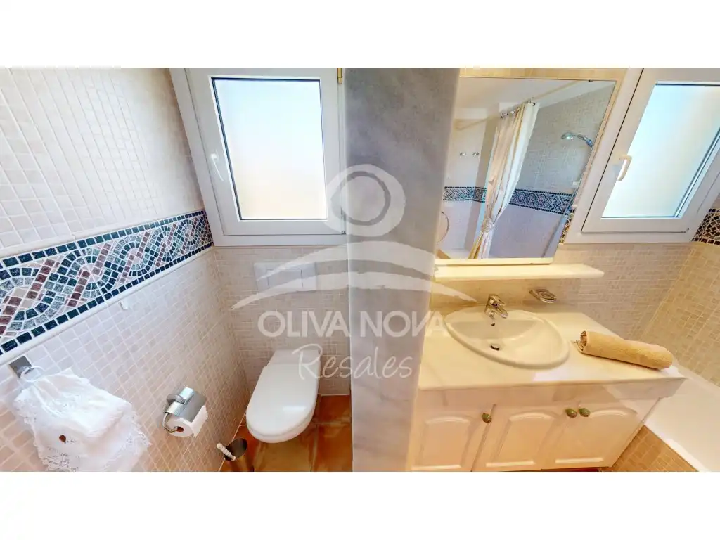 Baño de Casa o chalet en venta en Oliva con Terraza y Piscina