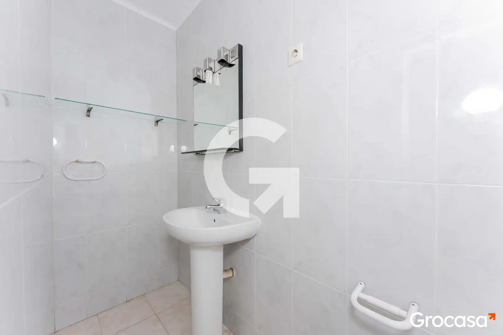 Bathroom of Flat for sale in Cornellà de Llobregat  with Oven