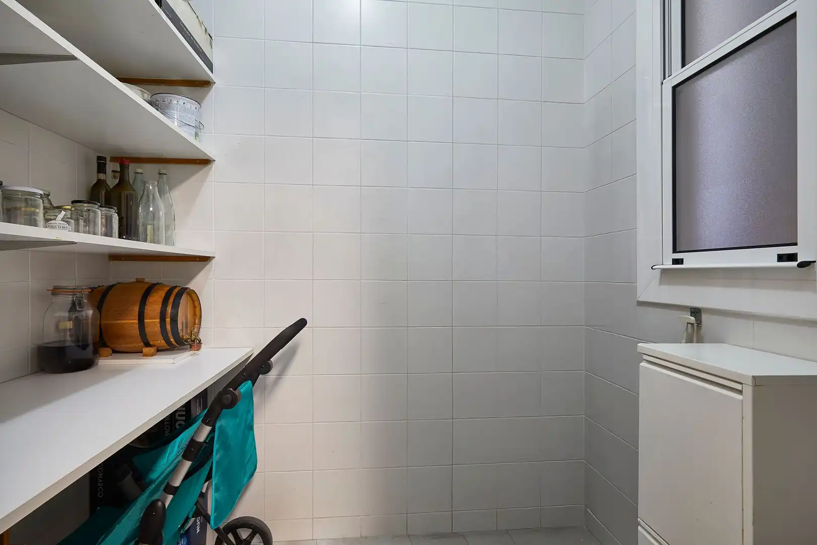 Badezimmer von Wohnung zum Verkauf in Barcelona mit Klimaanlage, Parkett und Ofen
