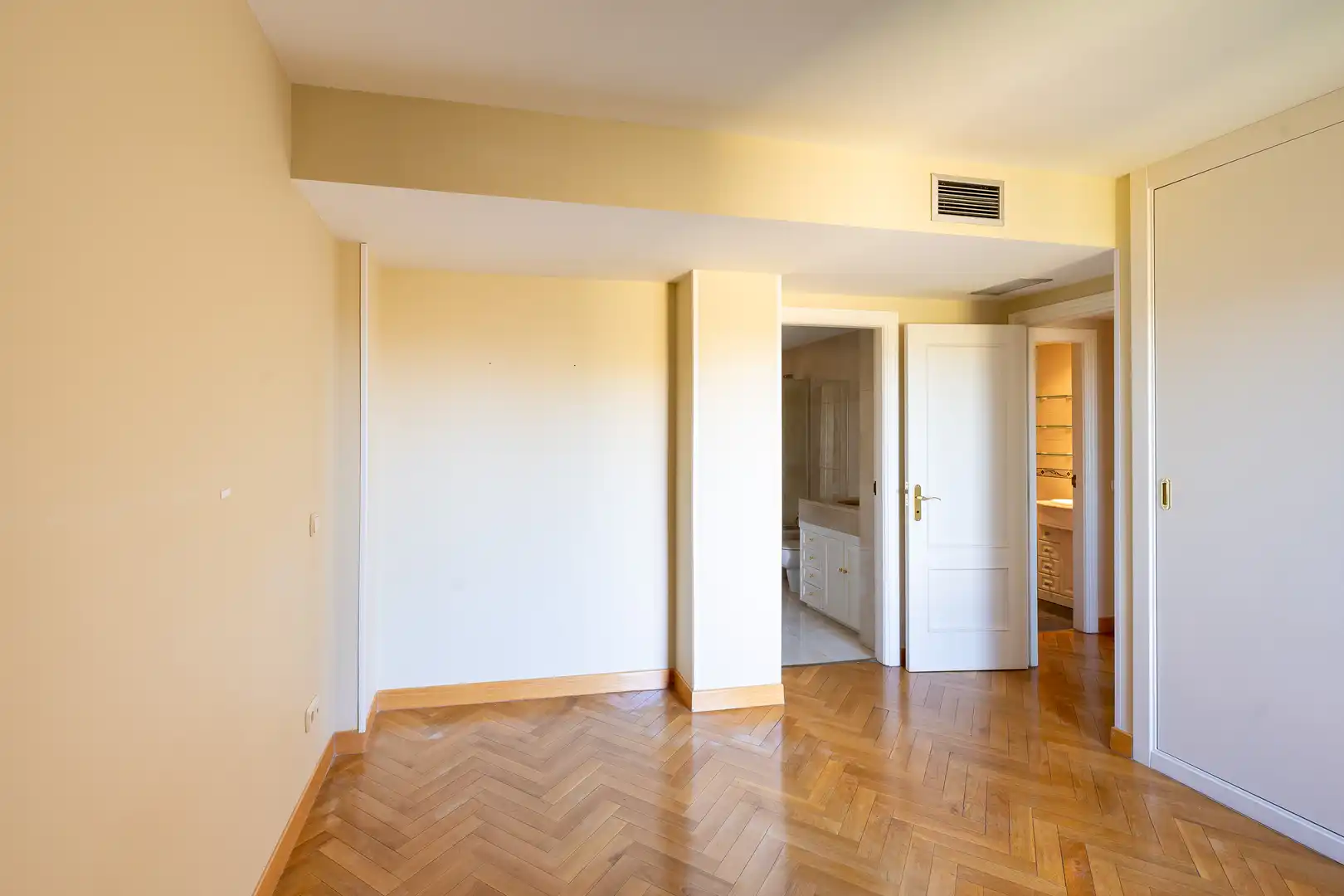 Habitación de Dúplex en venta en Majadahonda con Aire acondicionado, Calefacción y Terraza