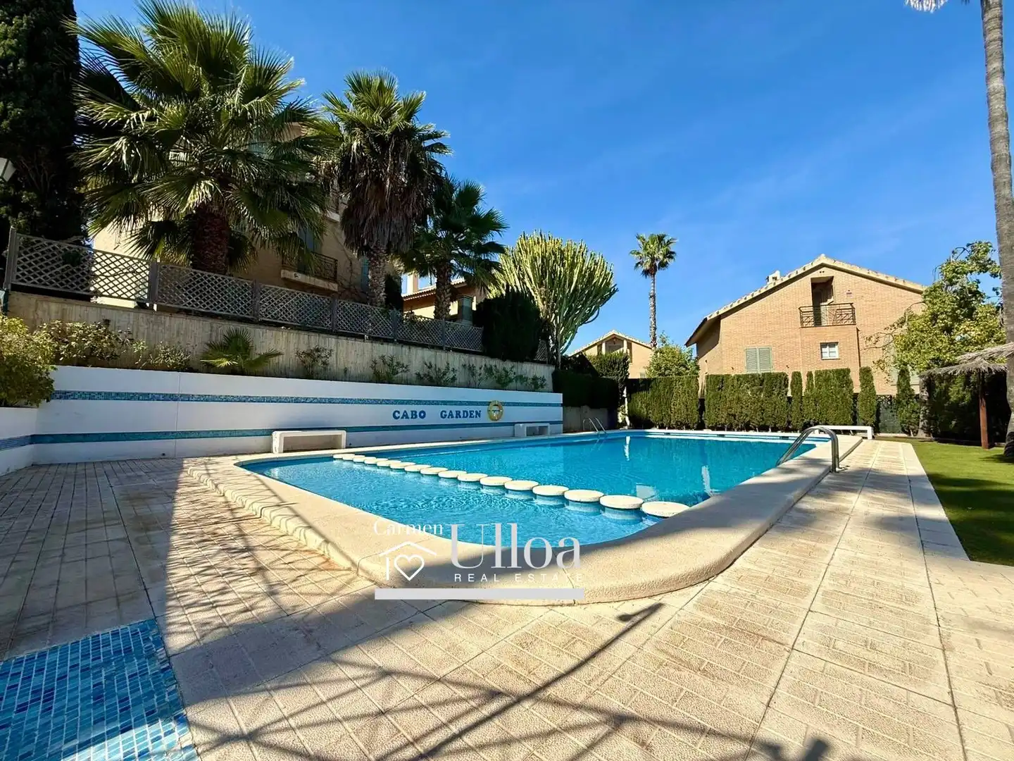 Vista exterior de Casa o xalet en venda en Alicante / Alacant amb Aire condicionat, Calefacció i Jardí privat