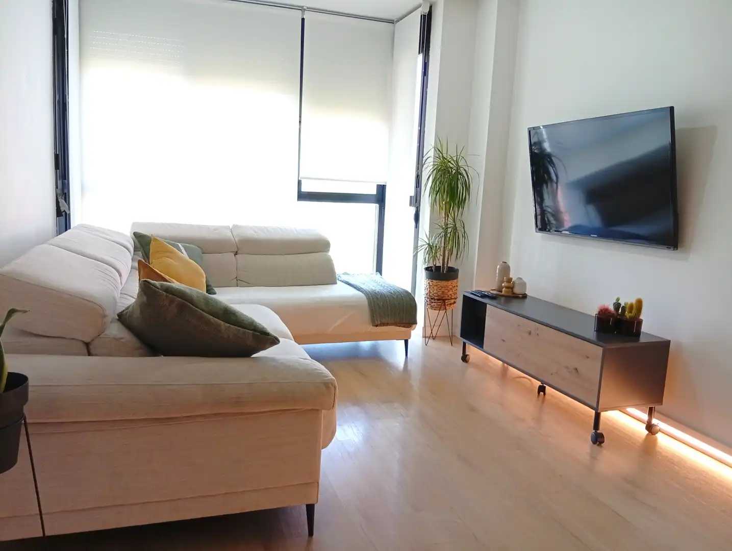 Living room of Flat for sale in Madrid  with Air Conditioner, Heating and Storage room