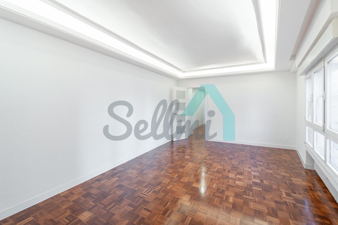 Pis en venda en Oviedo  amb Calefacció, Parquet i Traster