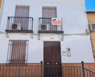 Vista exterior de Casa adosada en venda en Nueva Carteya amb Aire condicionat, Terrassa i Moblat