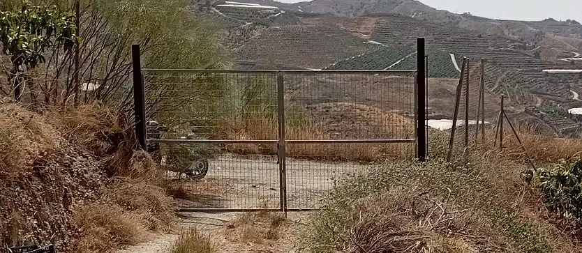 Vista exterior de Terreny en venda en Vélez-Málaga