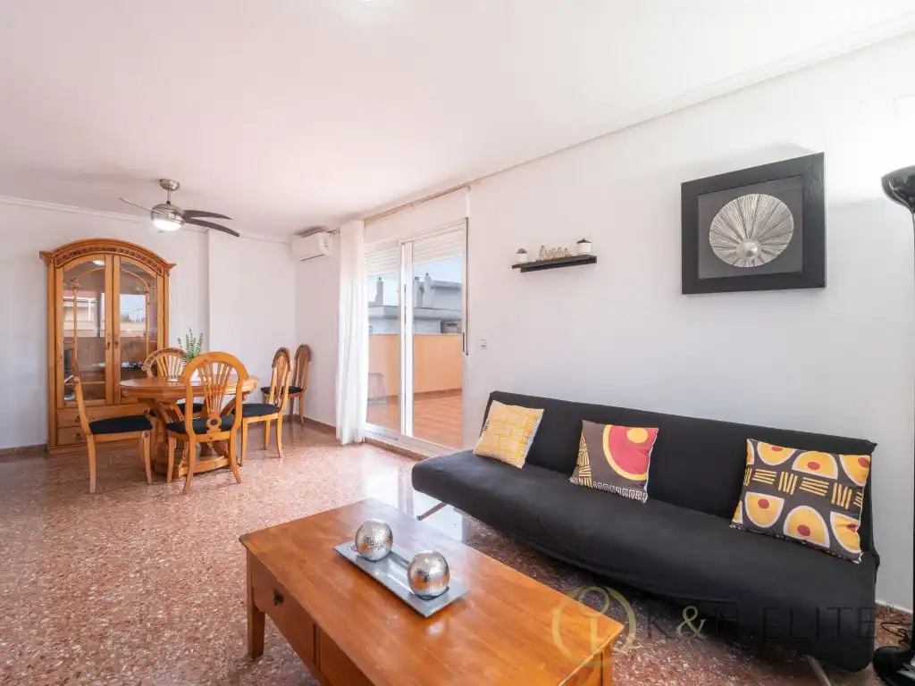 Flat to rent in Calle Parretes Les