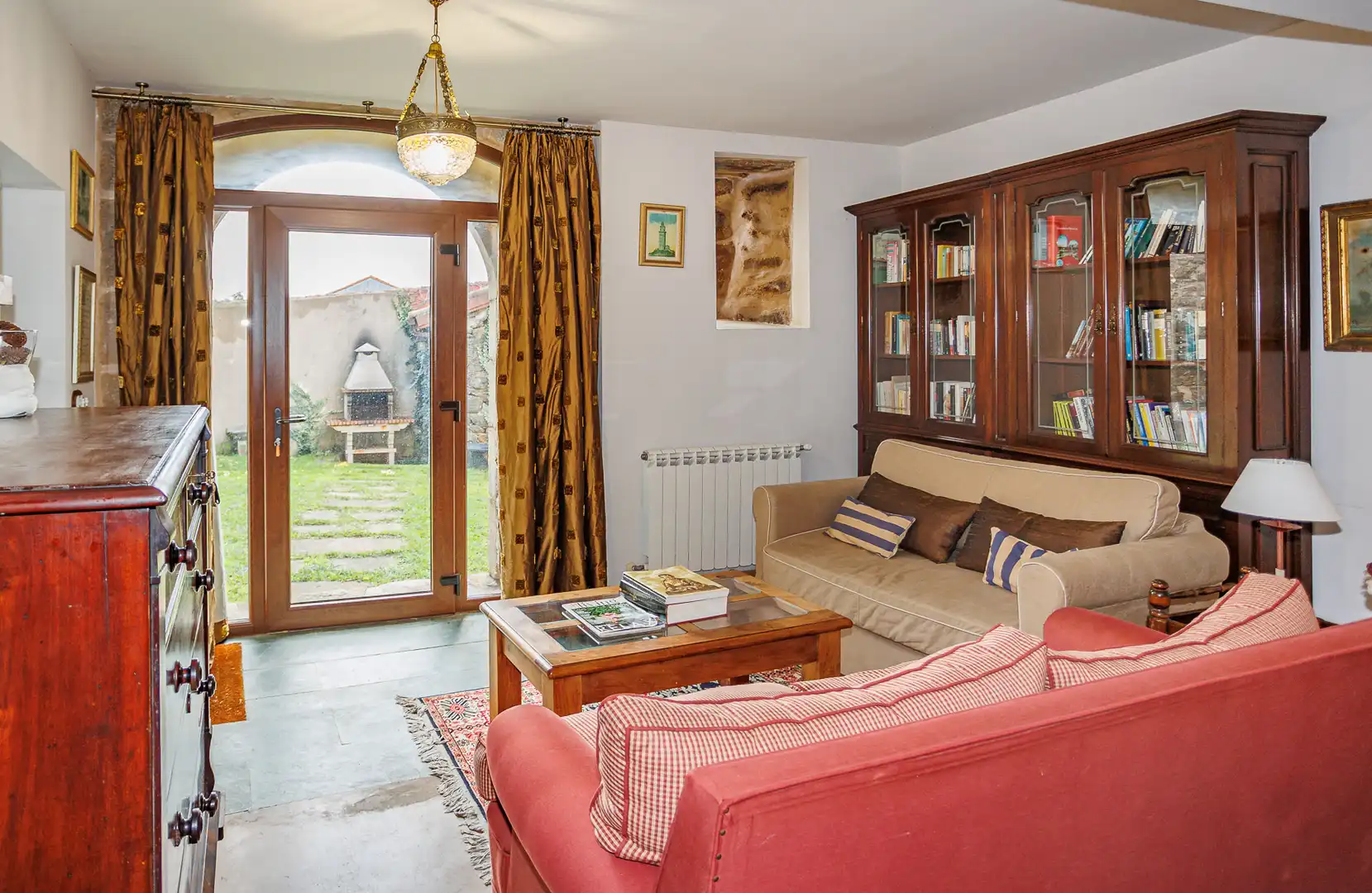 Sala de estar de Finca rústica en venta en A Laracha   con Amueblado