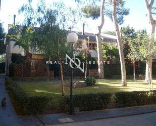 Vista exterior de Casa o xalet de lloguer en Godella amb Aire condicionat, Calefacció i Jardí privat