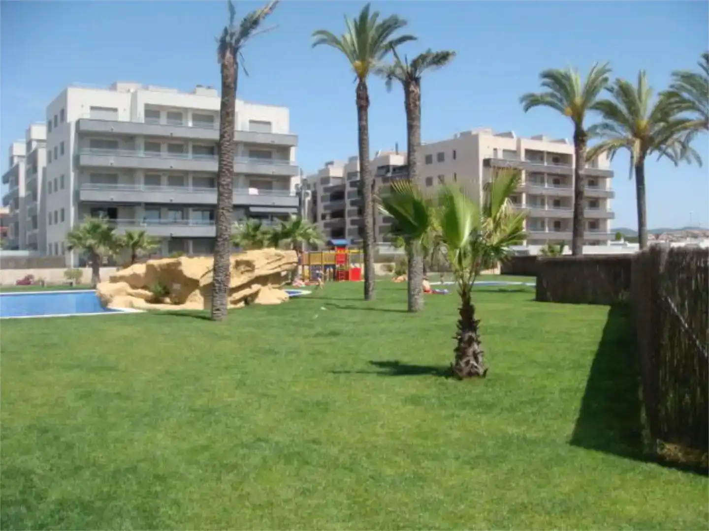 Vista exterior de Pis en venda en Torredembarra amb Aire condicionat i Piscina