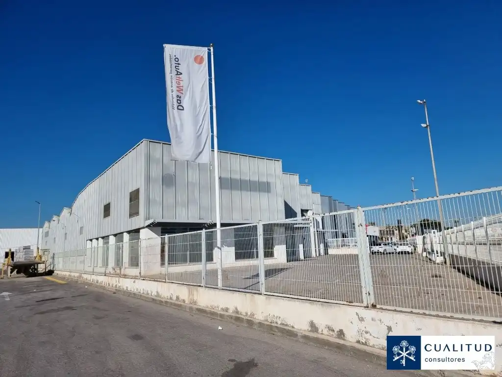Nau industrial de lloguer a Piscinas