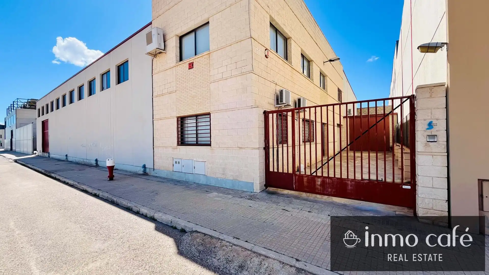 Industrial building for sale in Calle Asturias