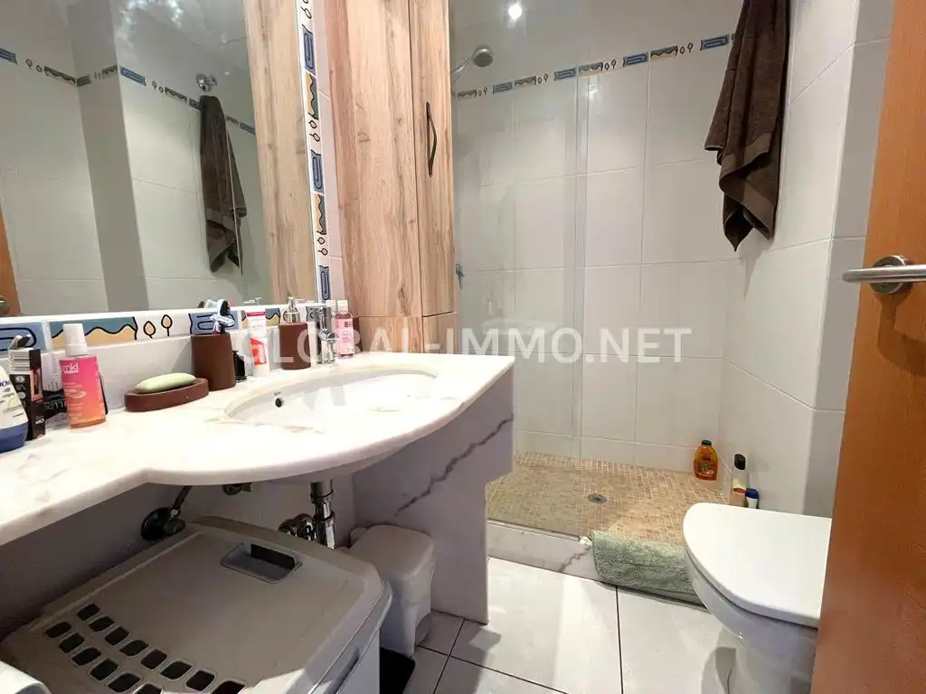 Badezimmer von Wohnungen zum Verkauf in Roses mit Klimaanlage, Heizung und Terrasse