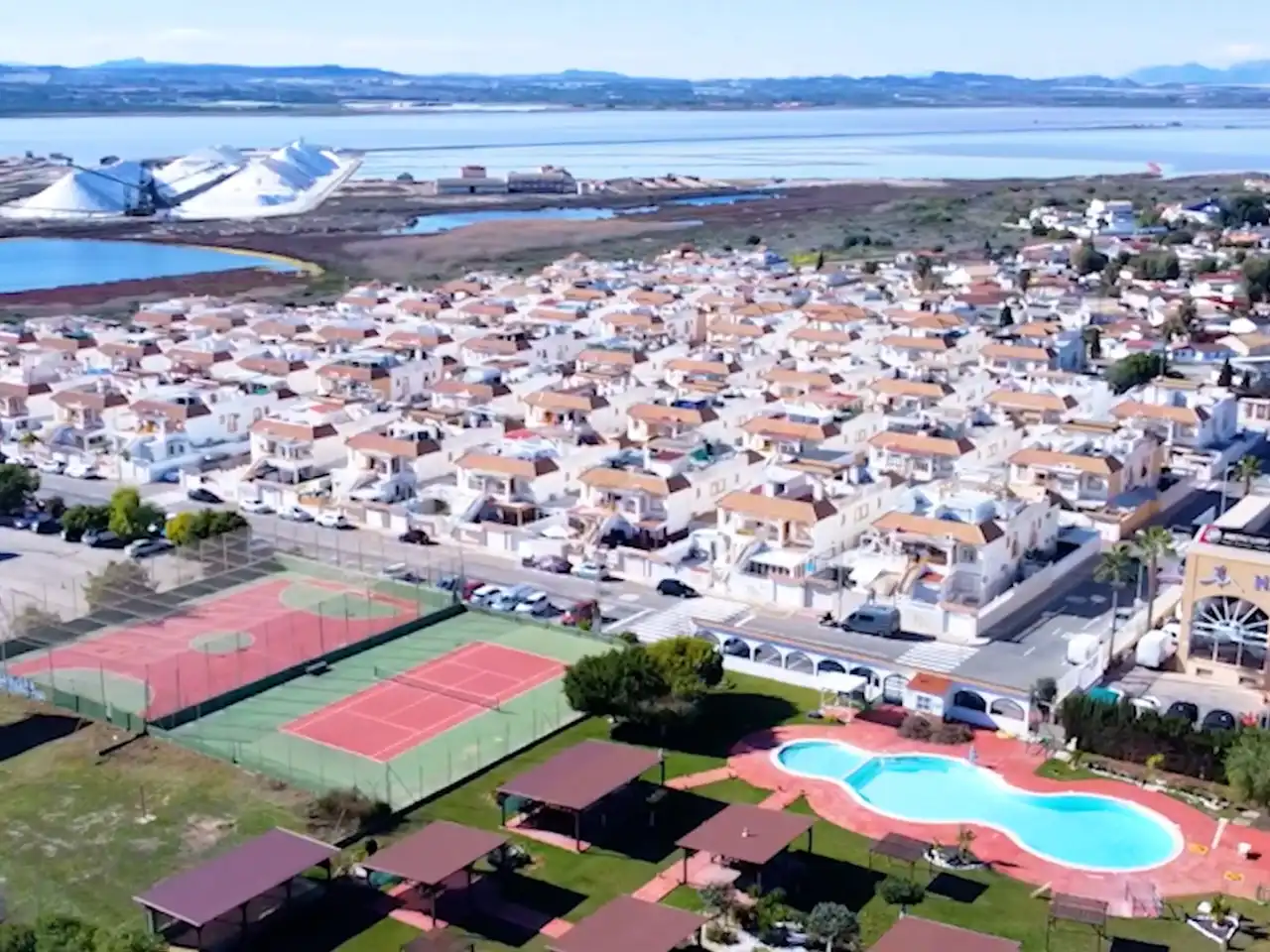 Vista exterior de Casa o chalet en venta en Torrevieja con Aire acondicionado, Calefacción y Terraza