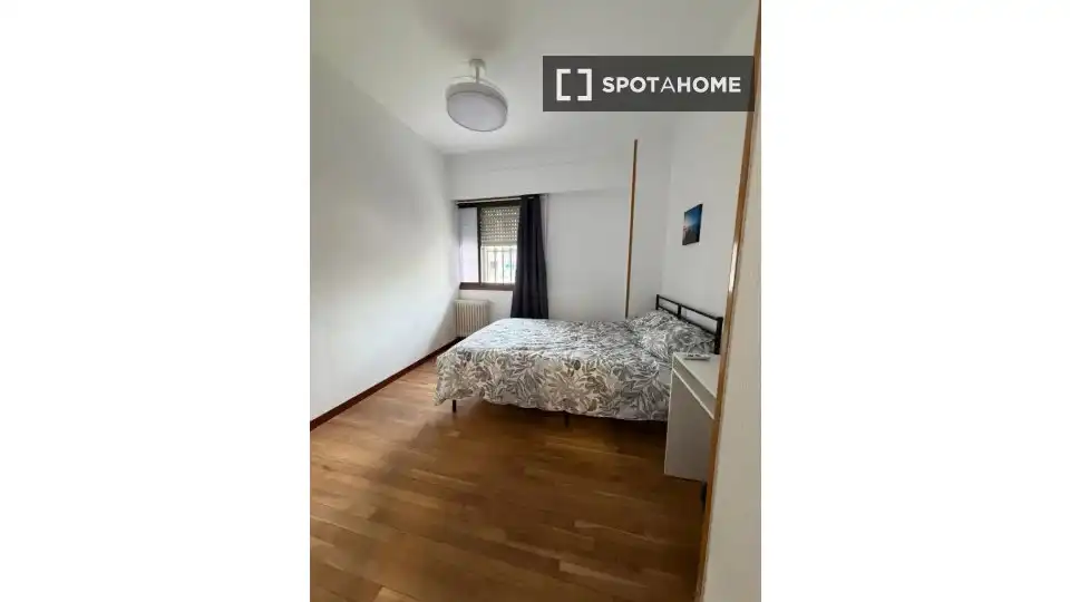 Bedroom of Flat for rent in Madrid  with Air Conditioner, Heating and Furnished