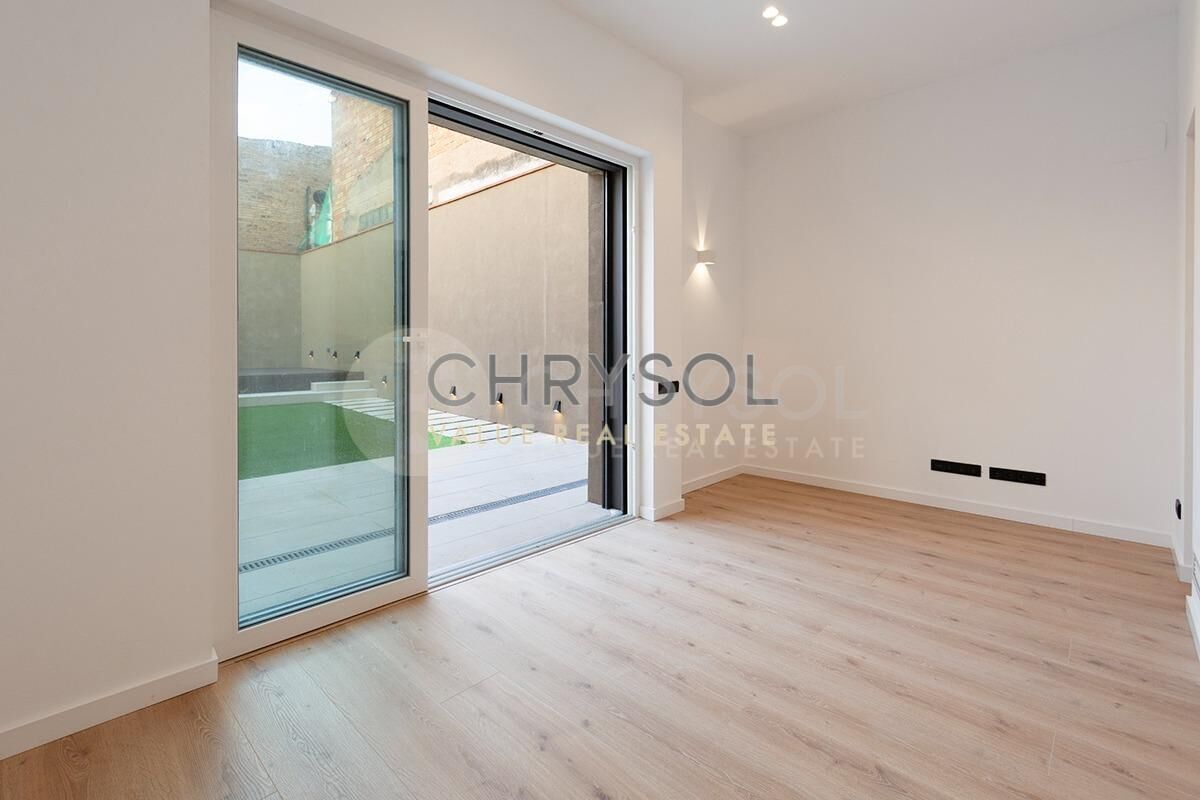 Dormitori de Planta baixa en venda en  Barcelona Capital amb Aire condicionat i Terrassa